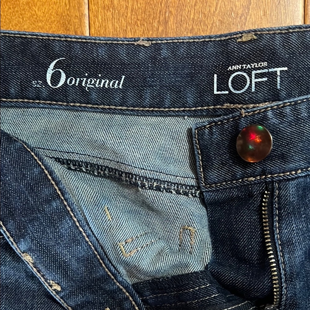 LOFT Original Dark Wash Jean Shorts Size 6 Blue Cuff Classic Casual Coastal - Picture 2 of 6